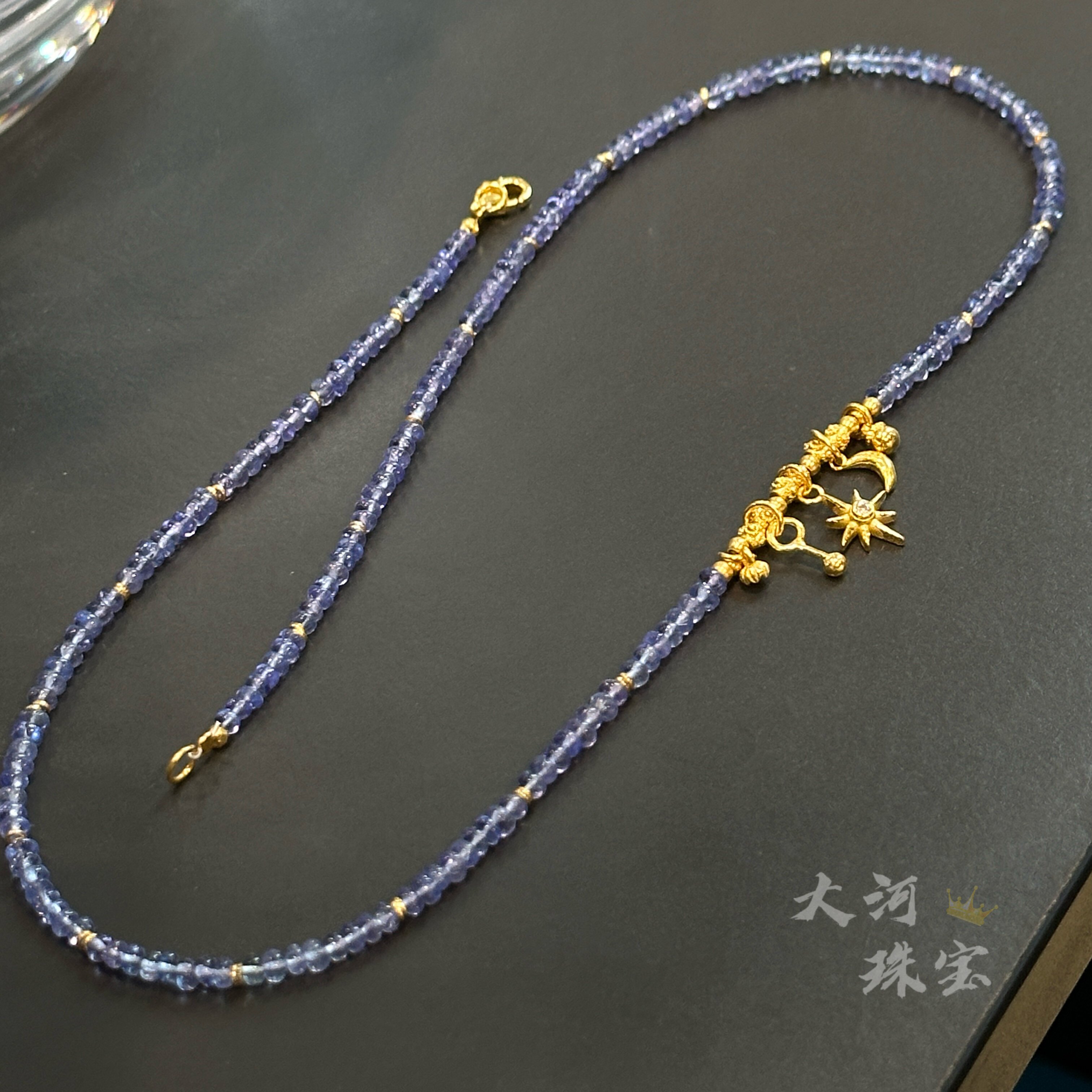 純金製タンザナイトネックレス