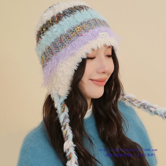 Woolen hat for women in autumn and winter new style Internet celebrity knitted hat with contrasting colors and braids, ear protection and Lei Feng warmth