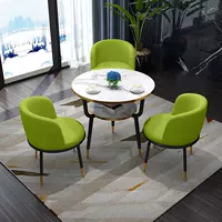 Светло -зеленая ткань один стол три стулья