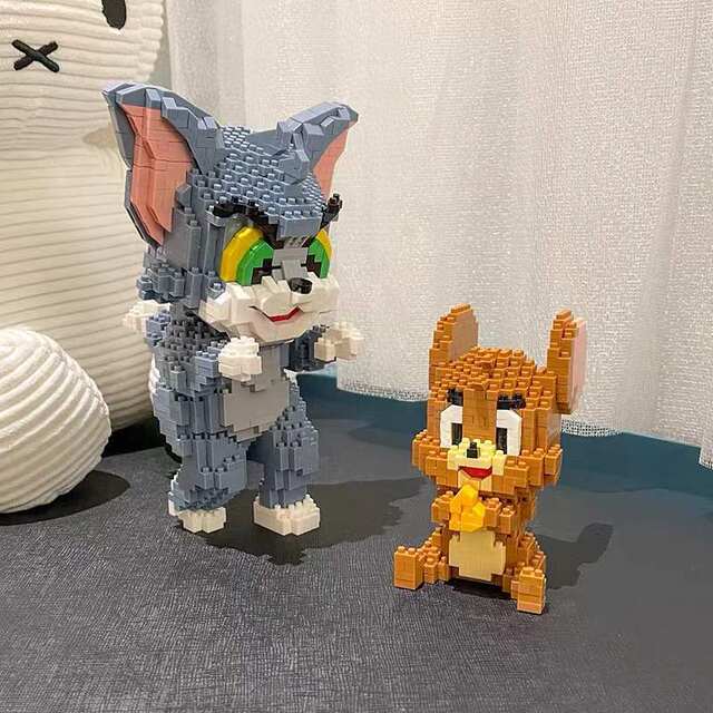 Tom and Jerry Building Blocks Children's Toys Trendy Tom Cat Figure Jerry Puzzle Birthday Gift Little Red Book Cartoon