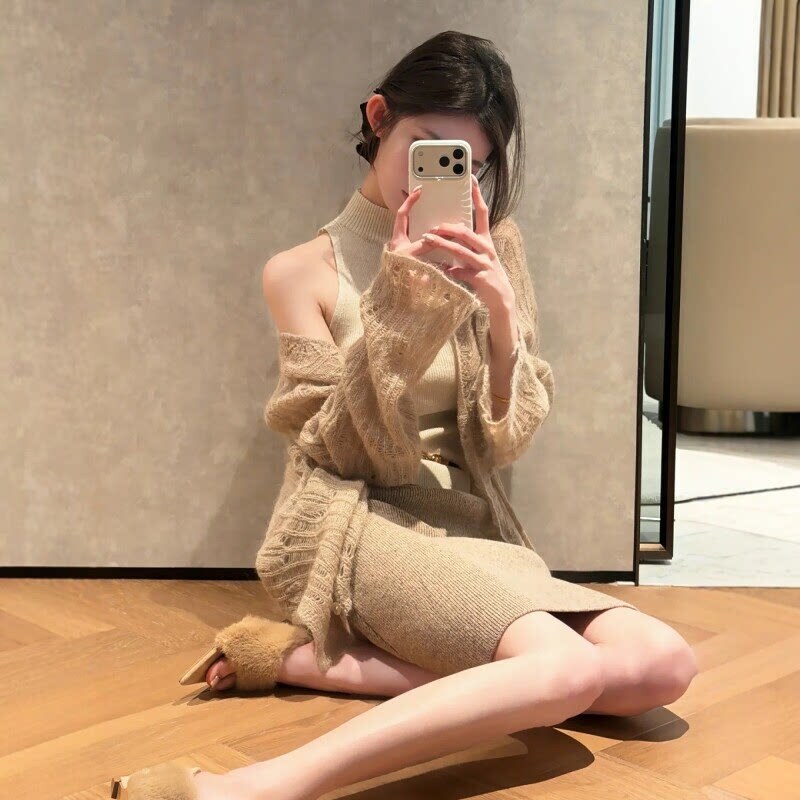 Autumn Fashion Design with a Retro Style, Slim-Fitting and Slimming Inner Wear, Thin Cardigan Top, Elegant High-Waisted Skirt Autumn Fashion Design with a Retro Style, Slim-Fitting and Slimming Inner Wear, Thin Cardigan Top, Elegant High-Waisted Skirt