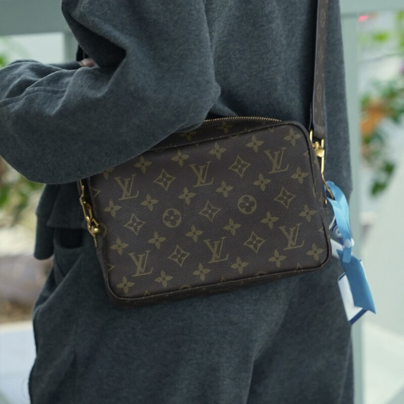 Lv Louis Vuitton High-End Luxury Brand 99% New Classic 23 Toiletry Clutch Crossbody Shoulder Bag for Women Wz