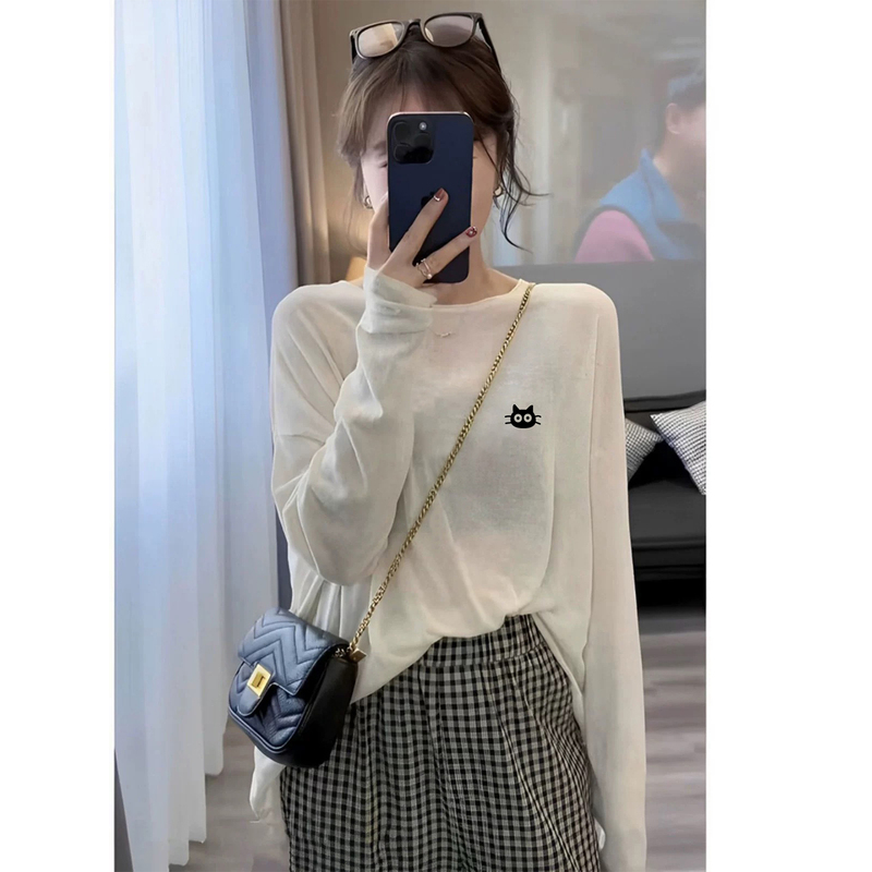 Sun Protection Cover-Up Snowflake Cotton Round Neck Long-Sleeve T-Shirt for Women, Stylish and Versatile Thin White Top for Spring and Autumn Sun Protection Cover-Up Snowflake Cotton Round Neck Long-Sleeve T-Shirt for Women, Stylish and Versatile Thin White Top for Spring and Autumn