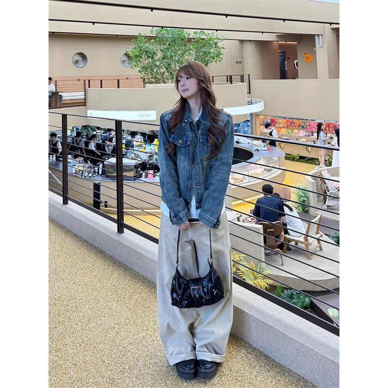 American High Street Retro Washed Blue Lapel Embroidered Letter Denim Jacket for Women, Stylish and Versatile Autumn Jacket American High Street Retro Washed Blue Lapel Embroidered Letter Denim Jacket for Women, Stylish and Versatile Autumn Jacket