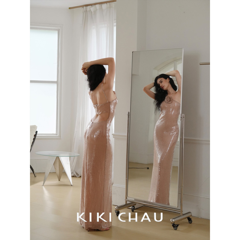 Kiki Chau French-Style Sequin Dress with a High-End Feel, Halter Neck, Date-Appropriate, Atmospheric, Elegant, Slim-Fitting, Popular Long Dress