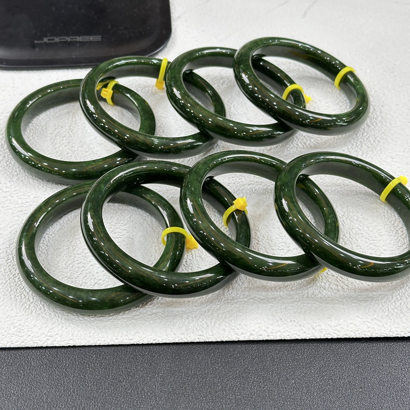 "Zouzou Premium Selection" Hetian Jade Regular Circle Jade Bracelet, One of the Diverse Varieties