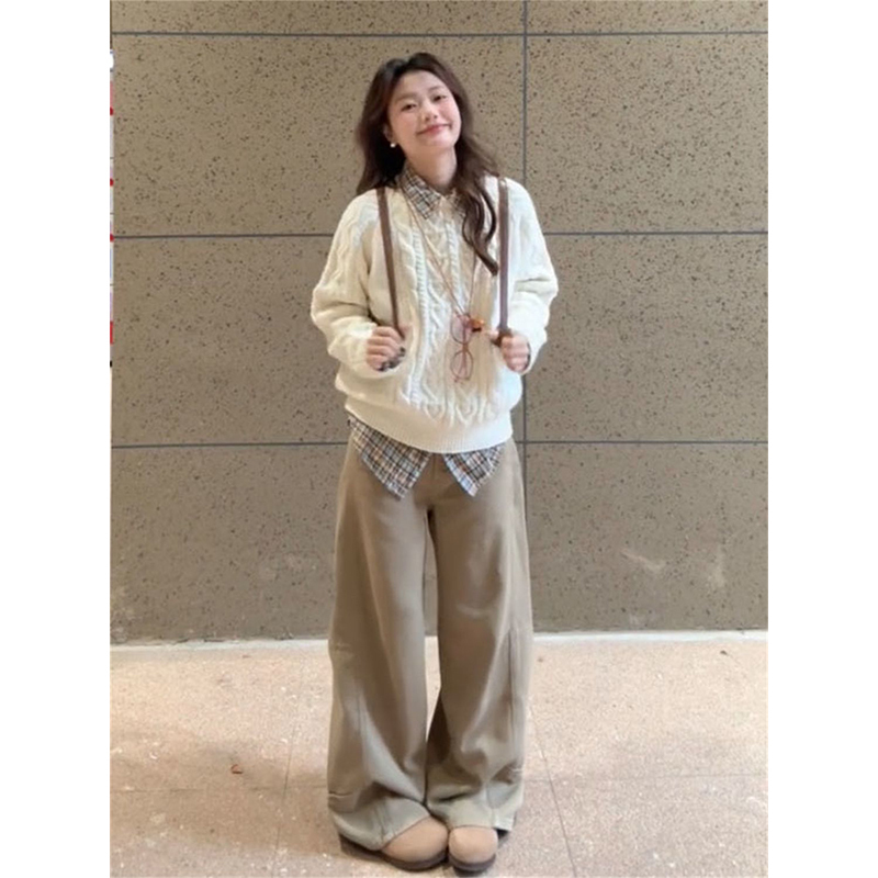 A Complete Set of Niche Preppy Style Outfits: Off-White Cable Knit Pullover Sweater for Women + Plaid Shirt with Polo Collar