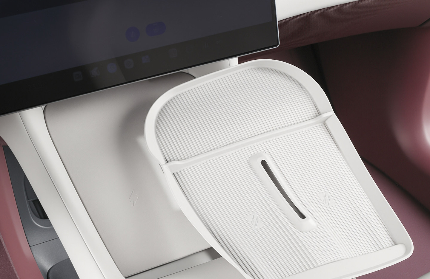 Suitable for Xiaomi Yu7 Wireless Charging Dust-Proof Protective Pad Silicone Anti-Slip Center Console Gear Shift Interior Modification Accessories