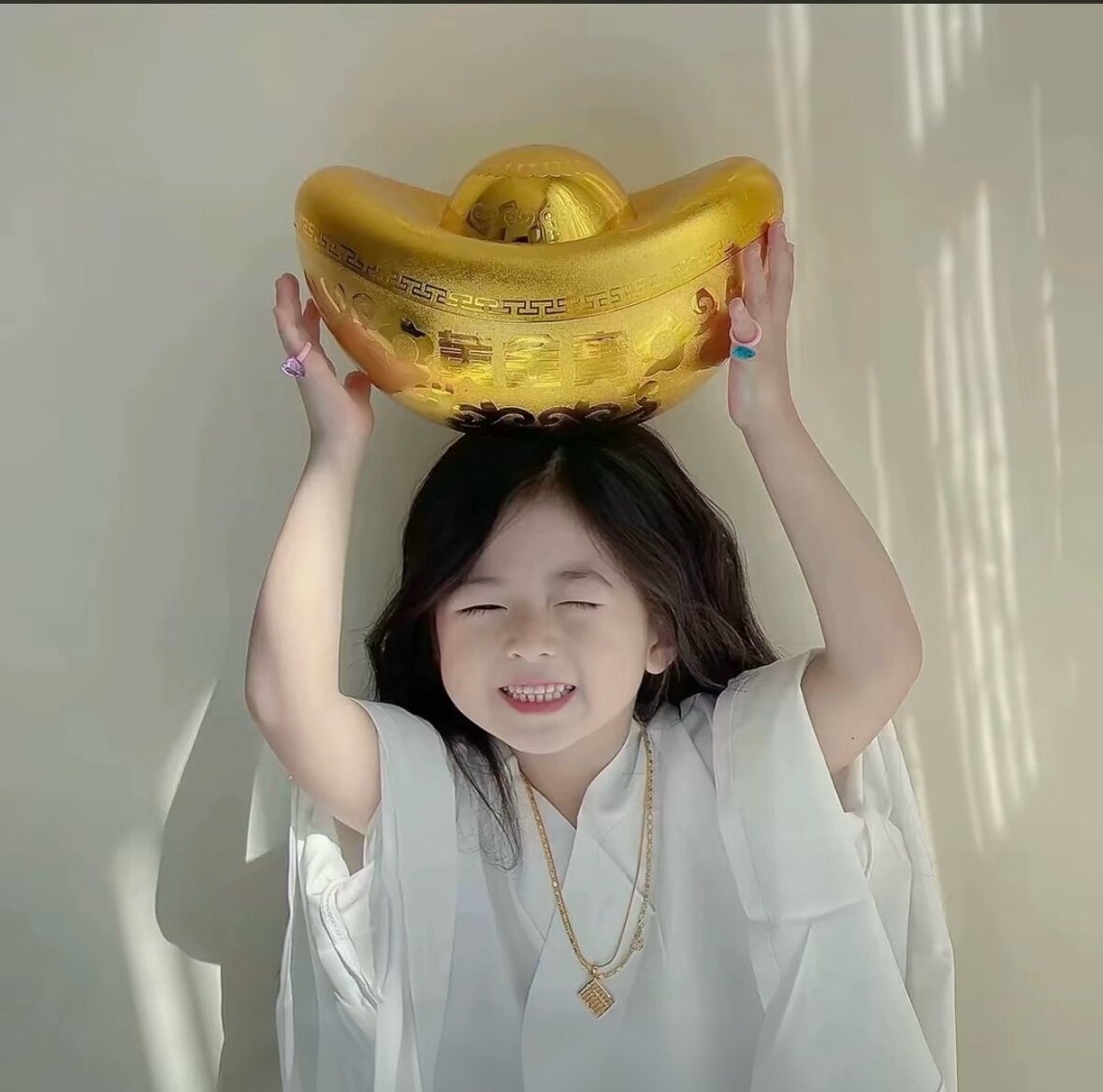 婷婷进口百货的LOGO
