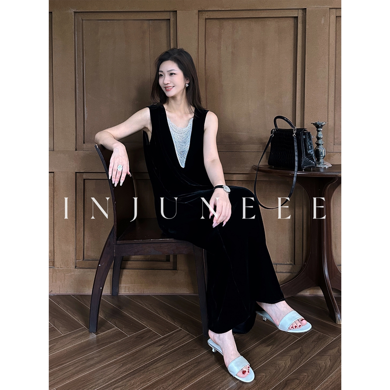 Liu Jiujiu Injuneee Moonlight Silhouette Mulberry Silk Velvet Dress Women's Summer Beaded Chain Black Tank Dress Liu Jiujiu Injuneee Moonlight Silhouette Mulberry Silk Velvet Dress Women's Summer Beaded Chain Black Tank Dress