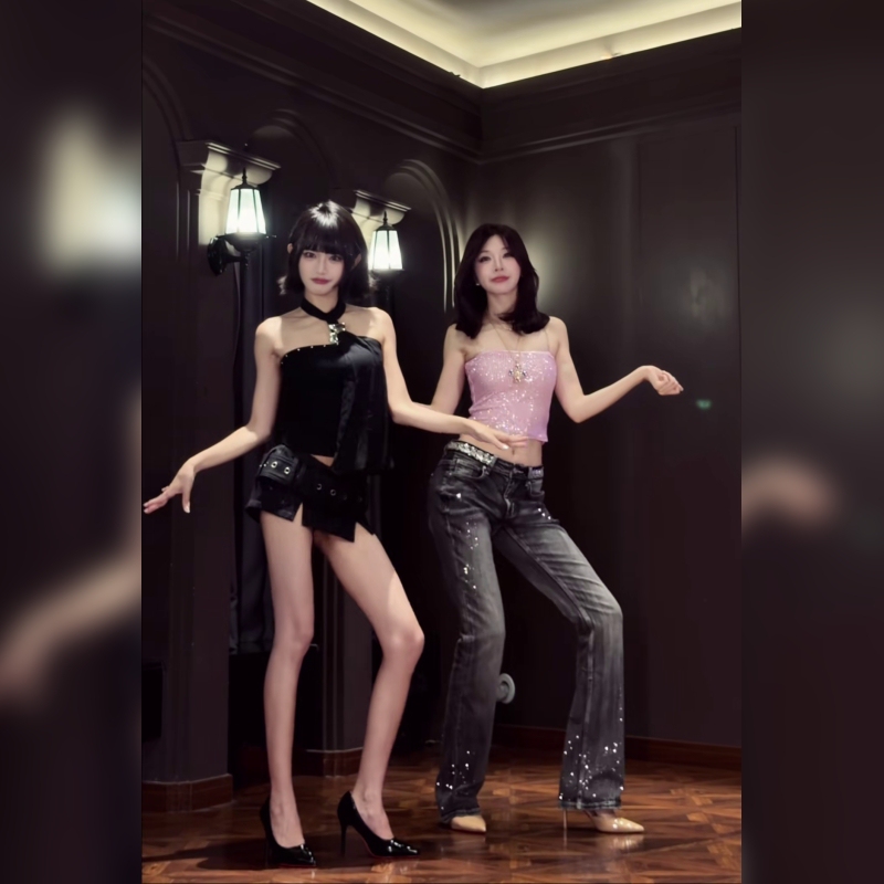 Low-Waisted Straight-Leg Jeans with Rhinestones, Washed in a Smoky Gray Color, Versatile for Everyday Casual Street Style Women's Denim Pants Low-Waisted Straight-Leg Jeans with Rhinestones, Washed in a Smoky Gray Color, Versatile for Everyday Casual Street Style Women's Denim Pants
