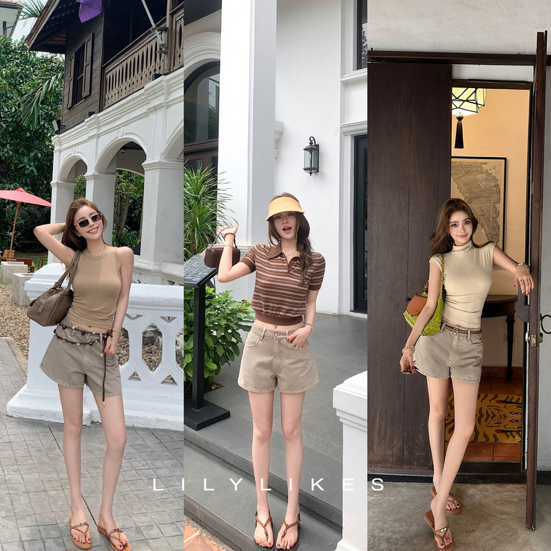 Lilylikes' Shibuya Hot Girl Pants Are Imported Cellulose Enzyme-Processed, Faded, Distressed Low-Rise American-Style Jeans Lilylikes' Shibuya Hot Girl Pants Are Imported Cellulose Enzyme-Processed, Faded, Distressed Low-Rise American-Style Jeans