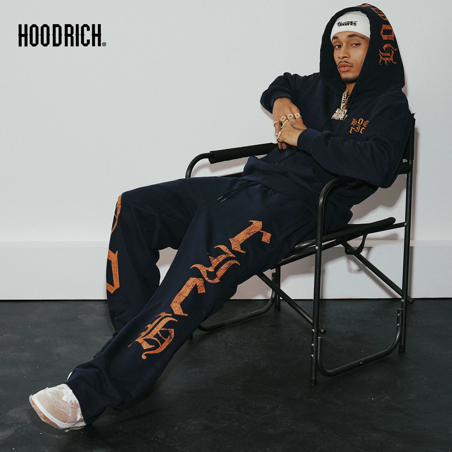Стильные брюки HOODRICH оранжевого цвета для демисезона, свободный прямой покрой