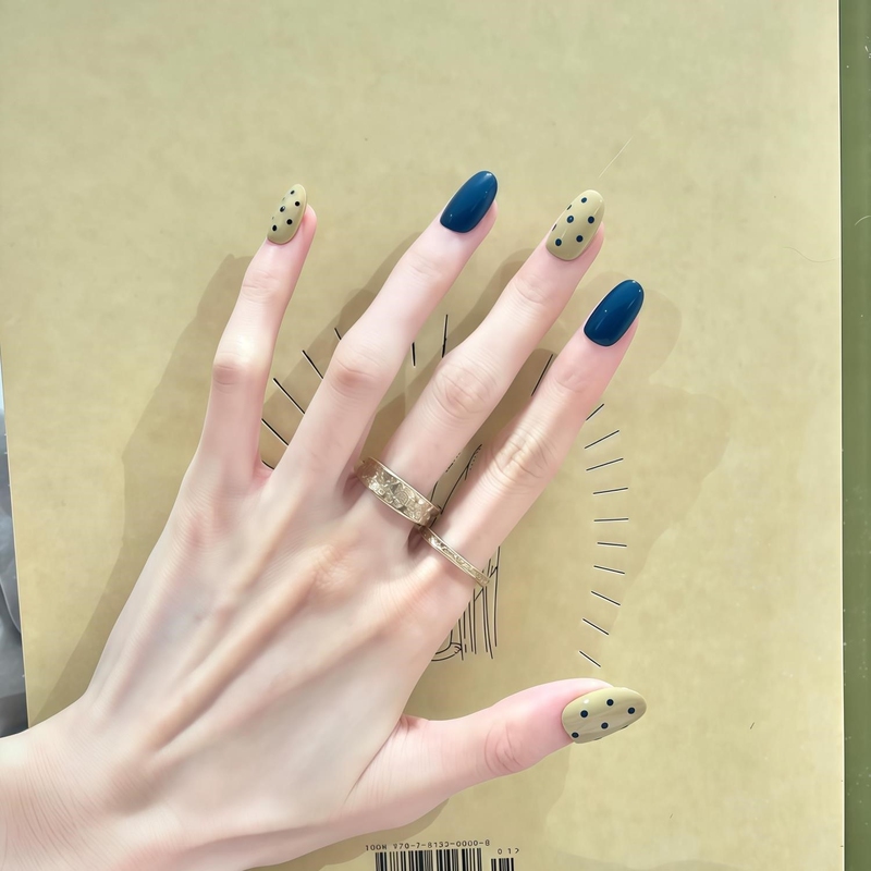 2026 Summer Ins Style Polka Dot Color-Blocking Brightening Short Oval Handmade Press-On Nails in Navy Blue and Ginger Yellow Korean Style Nail Art