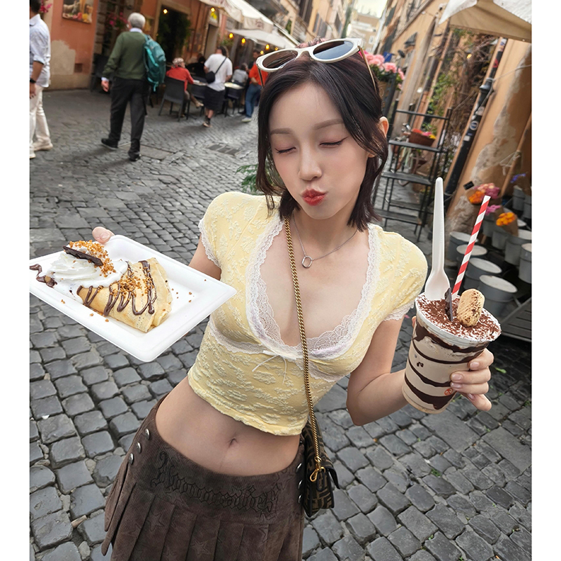 Tee Mango Korean Style Age-Reducing Pure Desire Yellow Lace V-Neck Short-Sleeved T-Shirt for Women, Summer Fashion, Beautiful and Slimming Top Tee Mango Korean Style Age-Reducing Pure Desire Yellow Lace V-Neck Short-Sleeved T-Shirt for Women, Summer Fashion, Beautiful and Slimming Top