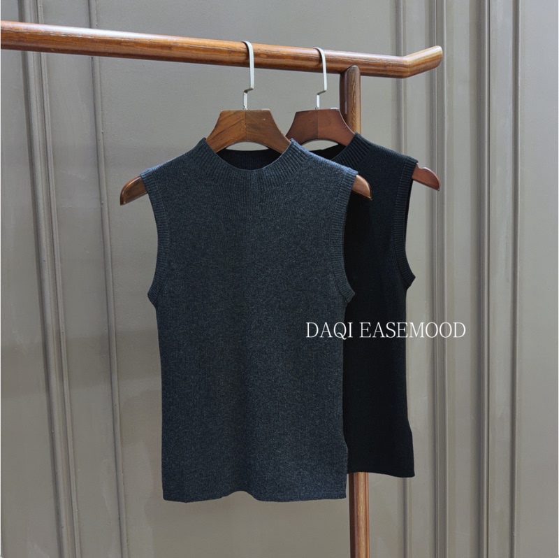 Merino Basulan Wool Knitted Crew Neck Vest (Sample Size m) 26-95924 No Returns or Exchanges Merino Basulan Wool Knitted Crew Neck Vest (Sample Size m) 26-95924 No Returns or Exchanges