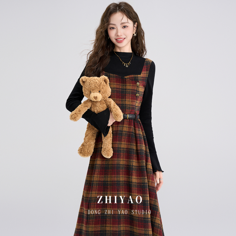 Dong Zhiyao's New Autumn and Winter Retro College Style Fake Two-Piece Plaid Suspender Dress, Waist-Cinching Slimming Woolen Dress for Women