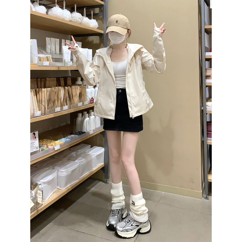 Autumn Women's Short Jacket in Apricot Color, Soft Shell Windbreaker, 2026 New Outdoor Thin Hooded Slim-Fit Jacket Autumn Women's Short Jacket in Apricot Color, Soft Shell Windbreaker, 2026 New Outdoor Thin Hooded Slim-Fit Jacket