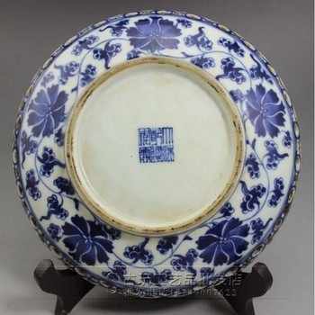 Antiques and miscellaneous collections, retro porcelain, handmade crafts, blue and white hollow plates, home furnishings, free shelves