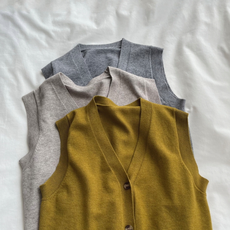Vintage V-Neck Knitted Cardigan Vest, New Autumn Style, Single-Breasted, Loose Sweater Vest for Women