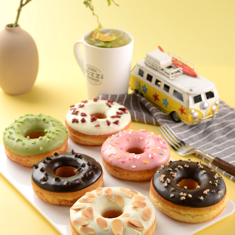 Mixed Flavor Donuts, Strawberry Chocolate, Matcha Chocolate Donuts, Gift-Giving, Office Afternoon Tea Snacks Mixed Flavor Donuts, Strawberry Chocolate, Matcha Chocolate Donuts, Gift-Giving, Office Afternoon Tea Snacks
