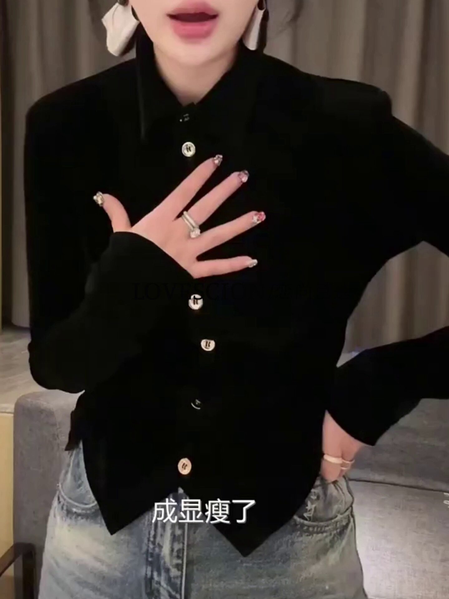 黑色翻领衬衫才是叠穿灵魂！欧货感职场穿搭一键高级✨