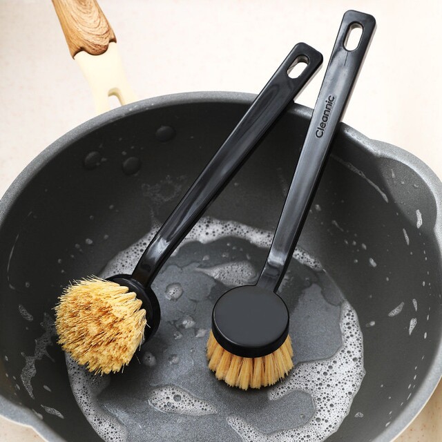 Japanese Export Quality Long-Handled Pot Brush, Does Not Easily Retain Oil, Does Not Damage the Pot, Kitchen-Specific Cleaning Pot Brush