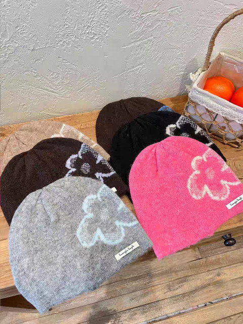 Korean-Style Retro Jacquard Knit Hat for Women, Autumn and Winter, Niche Versatile Warm Ear-Protecting Headwrap Hat, Face-Slimming Beanie