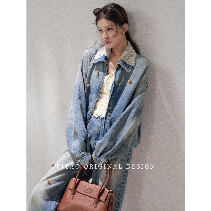 Pitao Original "Denim Flower Notelet" Vintage Washed Gradient Denim Jacket for Women with Lace Splicing Fashion Top Pitao Original "Denim Flower Notelet" Vintage Washed Gradient Denim Jacket for Women with Lace Splicing Fashion Top