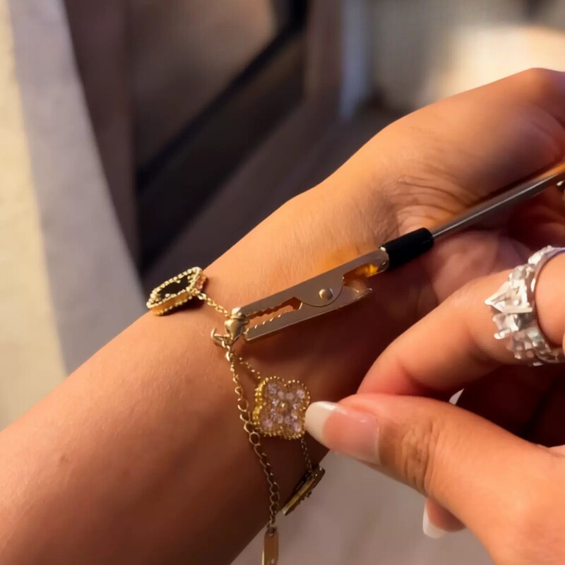 Put on Your Bracelet in 3 Seconds! Bracelet Wearing Aid, Jewelry Wearing Tool, Multifunctional Jewelry Box Put on Your Bracelet in 3 Seconds! Bracelet Wearing Aid, Jewelry Wearing Tool, Multifunctional Jewelry Box