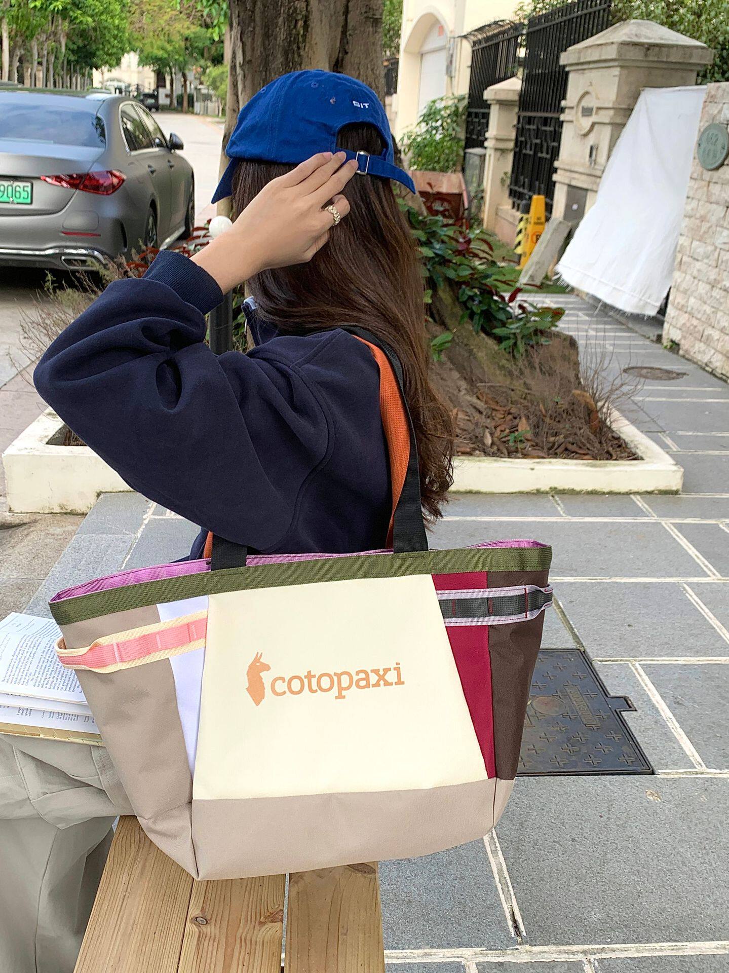 Сумка cotopaxi美洲羊驼多巴胺尼龙撞色托特包30l大容量户外旅行肩包
