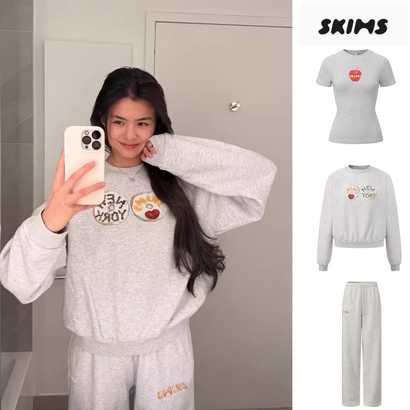 Discounted In-Stock Skims Kardashian Apple Hot Dog Print Short-Sleeve T-Shirt, New York Limited Edition Sweatshirt, Casual and Versatile