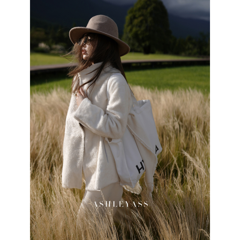 Ashleyass "Snow Mountain White Lagong" Imported Ultra-Thin Lambskin Short Straight Hair Stand-Up Collar Fur Integrated Coat for Women Ashleyass "Snow Mountain White Lagong" Imported Ultra-Thin Lambskin Short Straight Hair Stand-Up Collar Fur Integrated Coat for Women