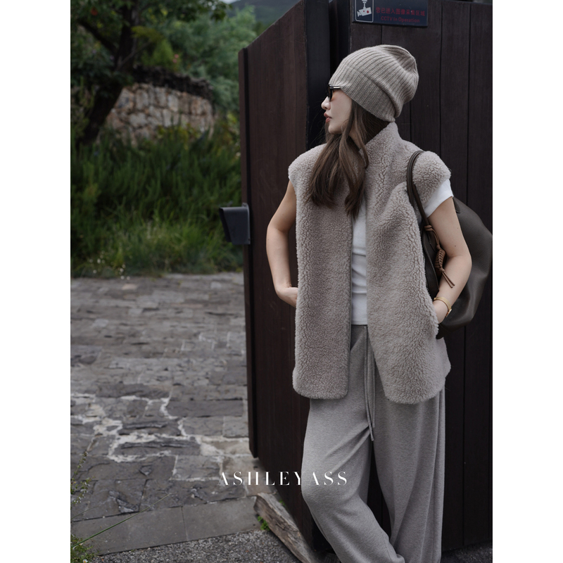 Ashleyass "Bicester" Lamb Wool Reversible Autumn and Winter Casual Versatile Stand Collar Vest Jacket for Women Ashleyass "Bicester" Lamb Wool Reversible Autumn and Winter Casual Versatile Stand Collar Vest Jacket for Women