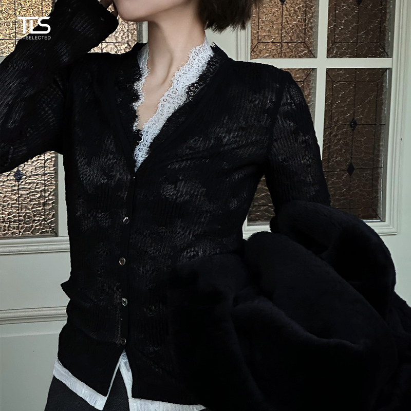 Auntie Er Tts【V-Neck Lace】Black Lace Shirt Base Layer for Women 2026 Spring New Thin Knit Cardigan