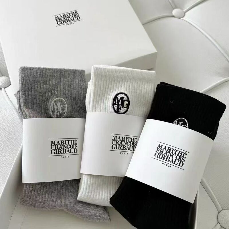 Mfg Embroidered Logo Mid-Calf Socks, Three Pairs in a Box, Korean Style for Men and Women, Suitable for Spring and Autumn Mfg Embroidered Logo Mid-Calf Socks, Three Pairs in a Box, Korean Style for Men and Women, Suitable for Spring and Autumn