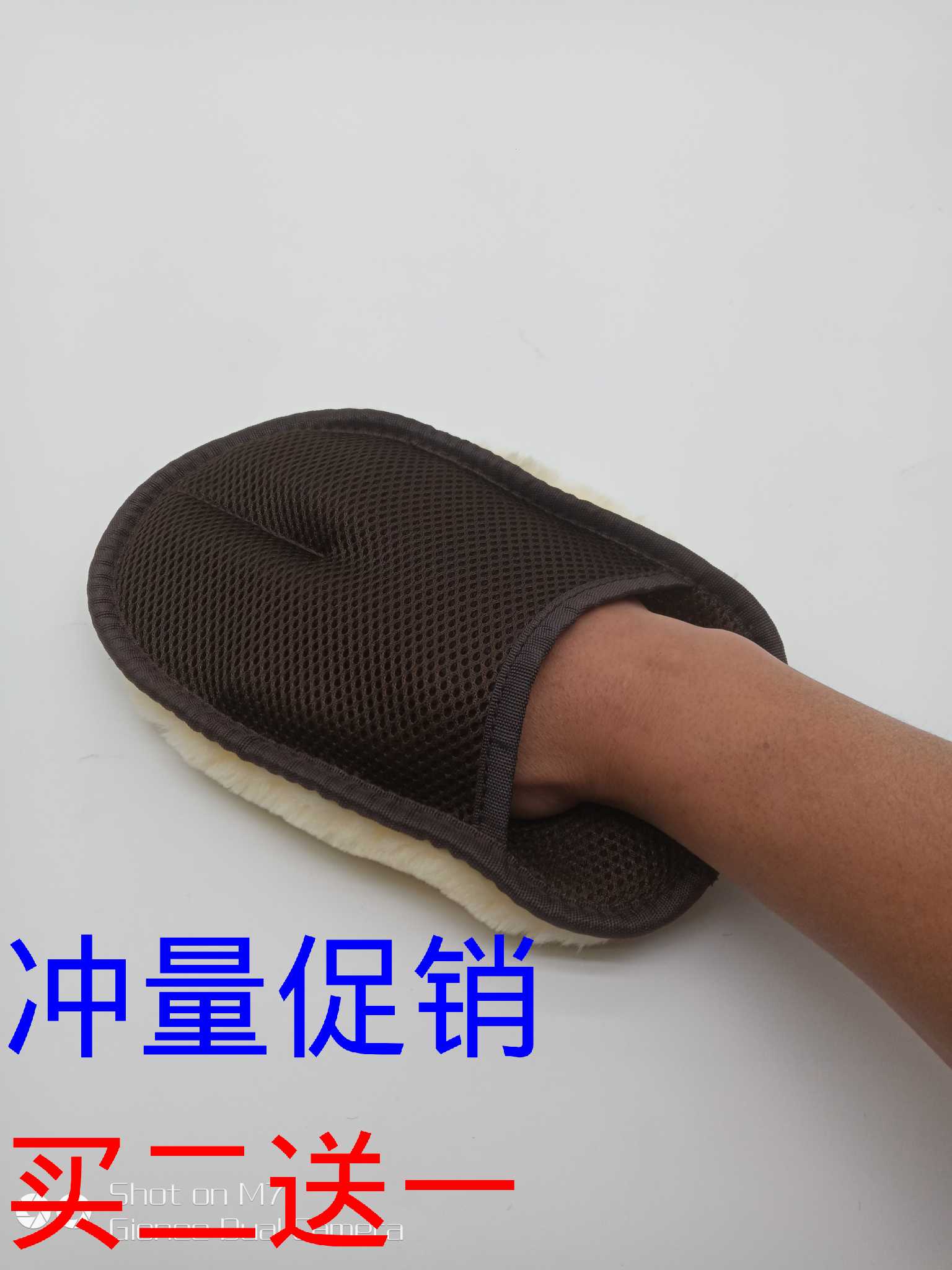 Car wash gloves Sheep wool wiping car gloves Single face bear palm thickened gloves slapped foam bear palm rag cleaning tool