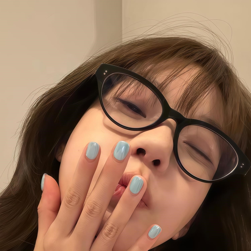Hailey Style Baby Blue Elegant Press-On Nails, European and American Style, Brightening Blue Short Handmade Nails, Versatile for Daily Use, Ready-Made