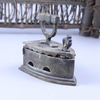 Antiques and miscellaneous imitation old objects ironing iron aqz ironing clothes ornaments ancient collection
