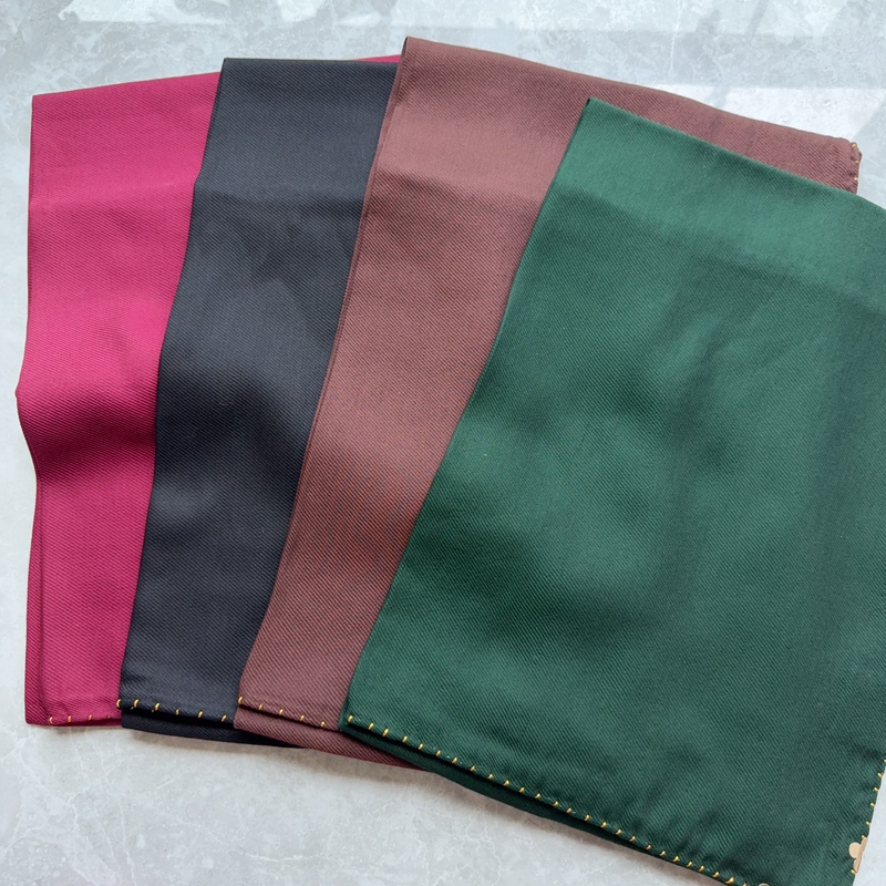 【Solid Color Silk Wool】Silk Wool with Gold Thread Trim 105cm Large Square Scarf Autumn and Winter Warm Scarf Shawl 【Solid Color Silk Wool】Silk Wool with Gold Thread Trim 105cm Large Square Scarf Autumn and Winter Warm Scarf Shawl
