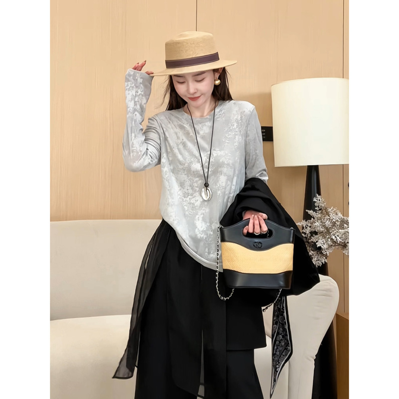 Nine Nine Nine | 【Cloudy Velvet】Spring and Summer Minimalist Comfortable Drapey Round Neck Blouse Long Sleeve T2603D1077