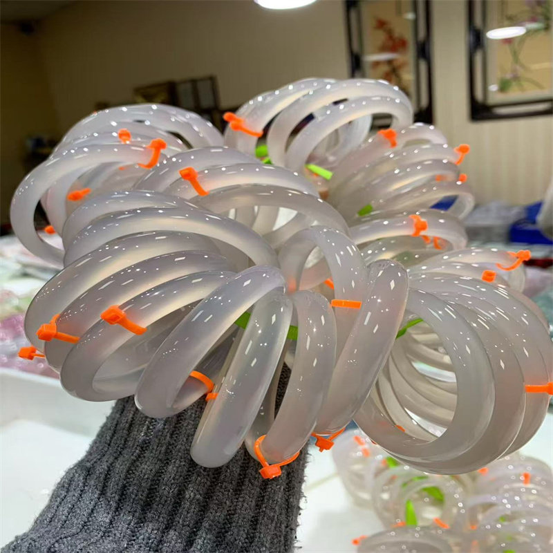 純粋な天然ホワイトムーンライトアゲートブレスレット、ライチカラーのフローズンアゲートブレスレット、ハイアイスアゲートジェイドブレスレット、母への贈り物。