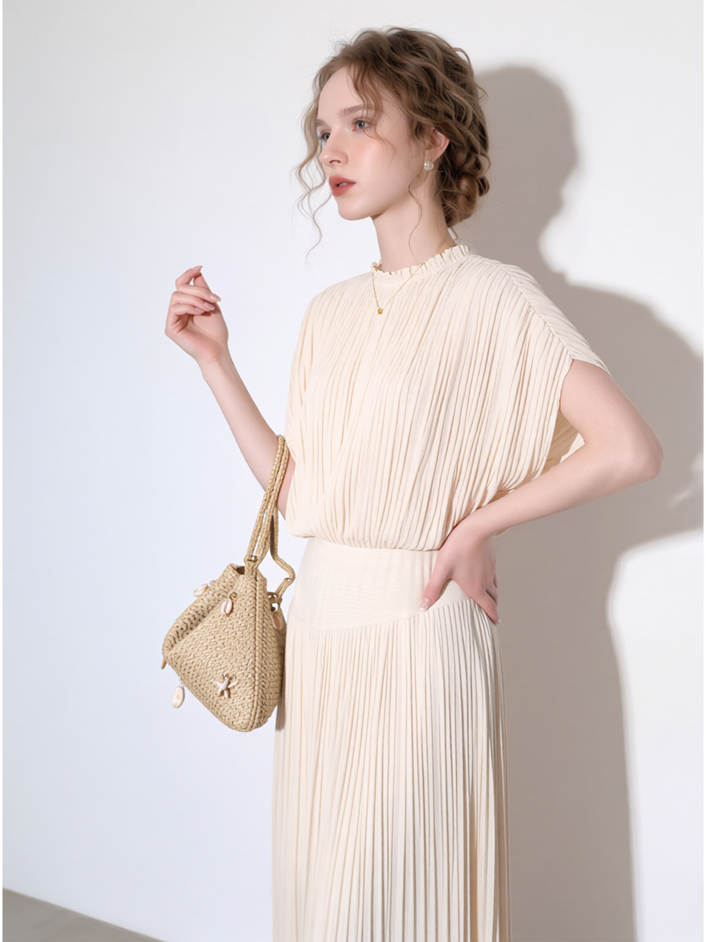 Apricot Tencel round neck pleated top and skirt for women 2026 summer new style waist-cinching temperament commuting outfit Apricot Tencel round neck pleated top and skirt for women 2026 summer new style waist-cinching temperament commuting outfit