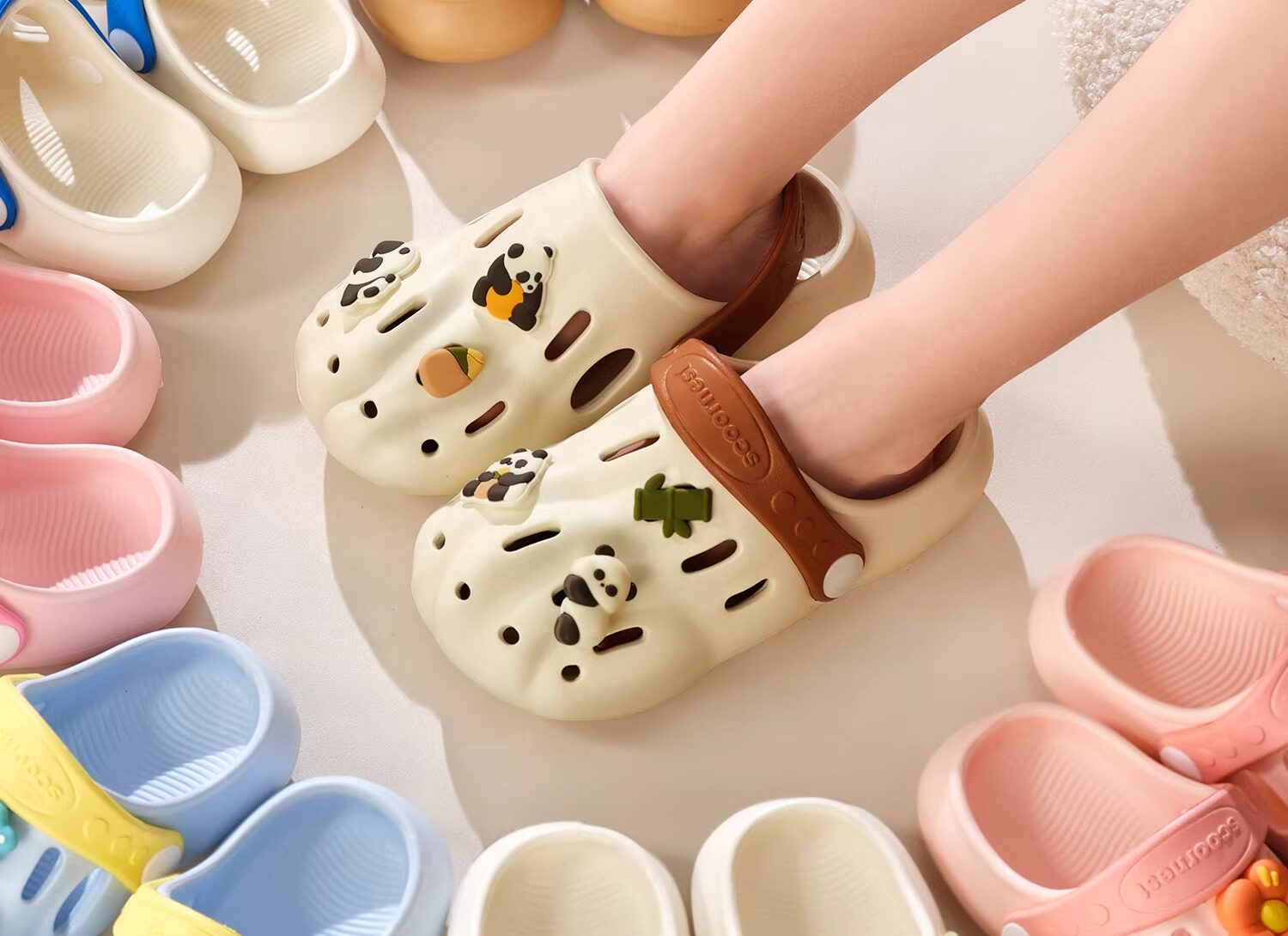 Kechao Children's Clogs for Boys and Girls, Summer Closed-Toe Sandals for Babies, Non-Slip Indoor Bath Slippers for Infants and Toddlers — 3