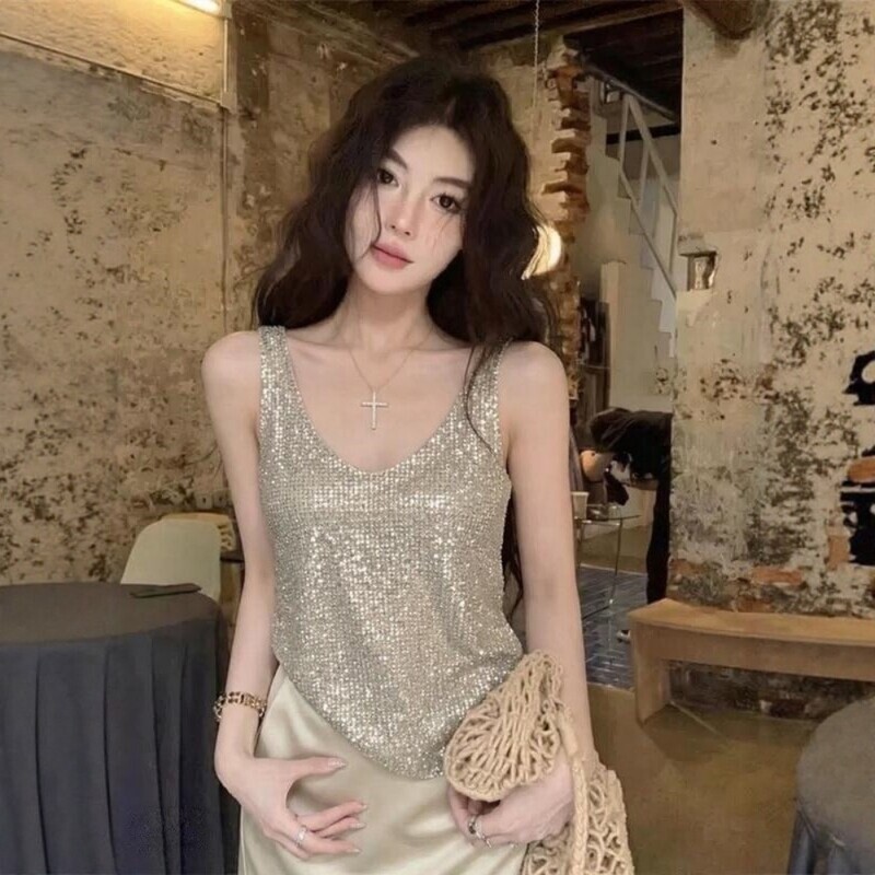 French-Style Heavy-Duty Rhinestone-Embellished Knitted Camisole for Women, European-Style Sequined Stylish V-Neck Sleeveless Top for Layering under a Blazer French-Style Heavy-Duty Rhinestone-Embellished Knitted Camisole for Women, European-Style Sequined Stylish V-Neck Sleeveless Top for Layering under a Blazer