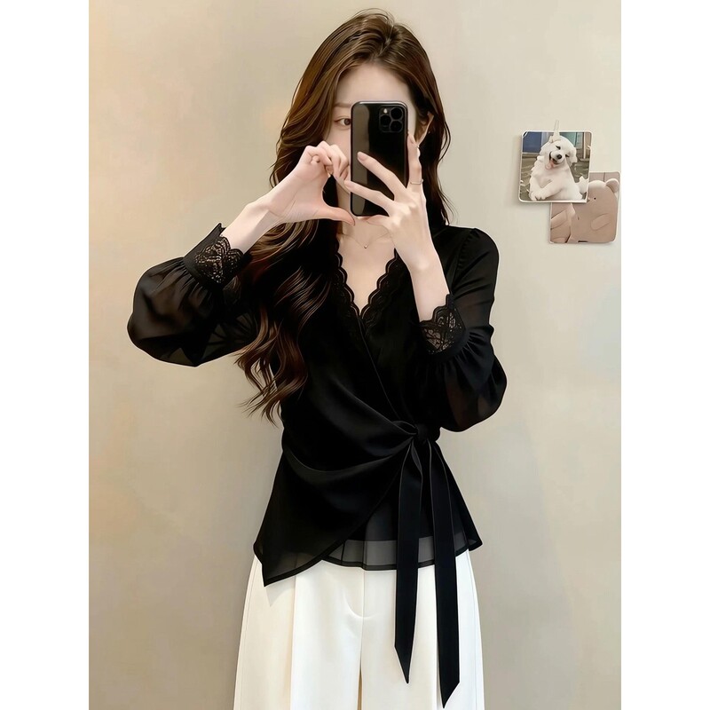 French-Style Chic Black V-Neck Lace-Trimmed Shirt for Women, New Autumn Model with a Light Luxury Design and Fashionable Top