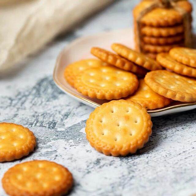 Internet celebrity Fujino Ichimura Japanese-style sea salt round biscuits 138g canned crispy biscuits office snacks