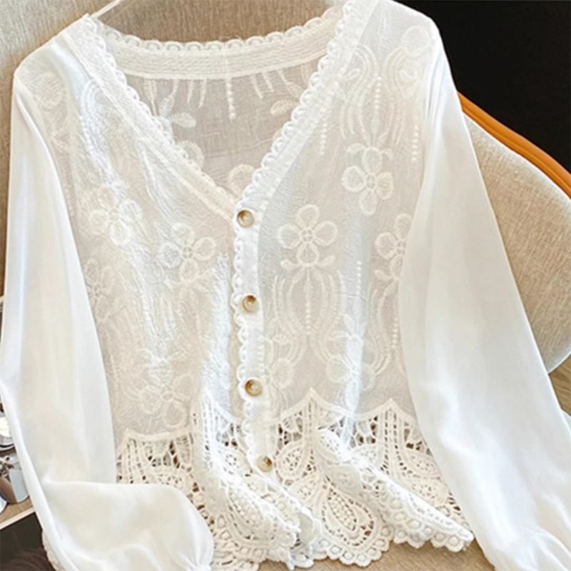 Lace Crochet Hollow-Out Knit Top for Women, New Spring Style, Loose Fit for Plus-Size, Tummy-Concealing, Stylish, Age-Reducing V-Neck Chiffon Blouse