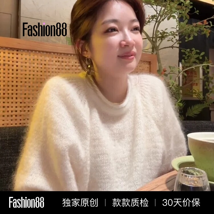 Atmospheric Outfit: White Mohair Soft Sweater for Women, Autumn and Winter Korean Chic Lazy Knitwear, Stylish Top Atmospheric Outfit: White Mohair Soft Sweater for Women, Autumn and Winter Korean Chic Lazy Knitwear, Stylish Top