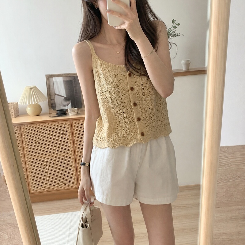 2026 Autumn Khaki Square Neck Sleeveless Hollow Out Short Loose Knitted Vest for Women Sweet Japanese Style Outerwear 2026 Autumn Khaki Square Neck Sleeveless Hollow Out Short Loose Knitted Vest for Women Sweet Japanese Style Outerwear